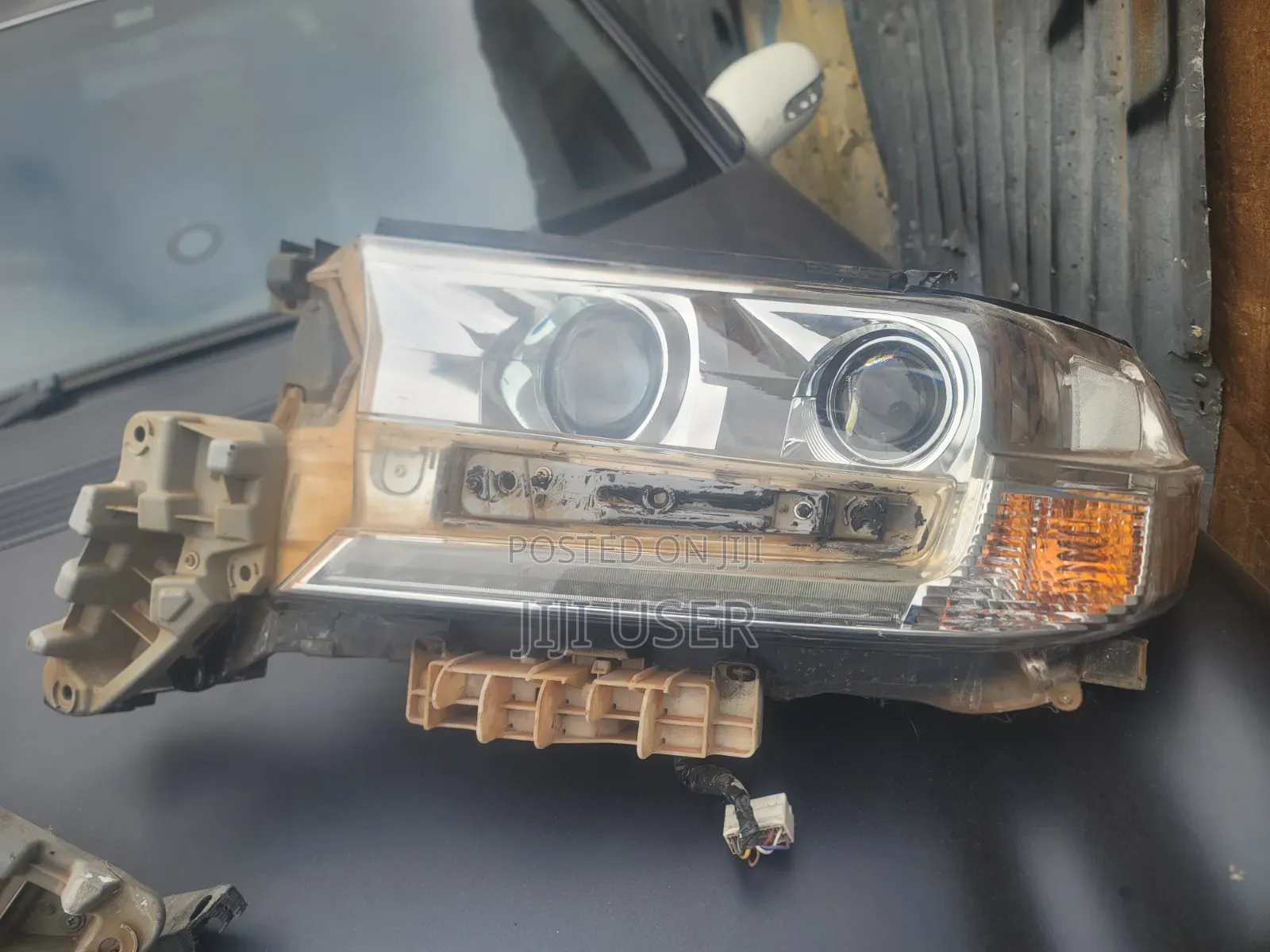 Landcruizer V8 Front Headlights