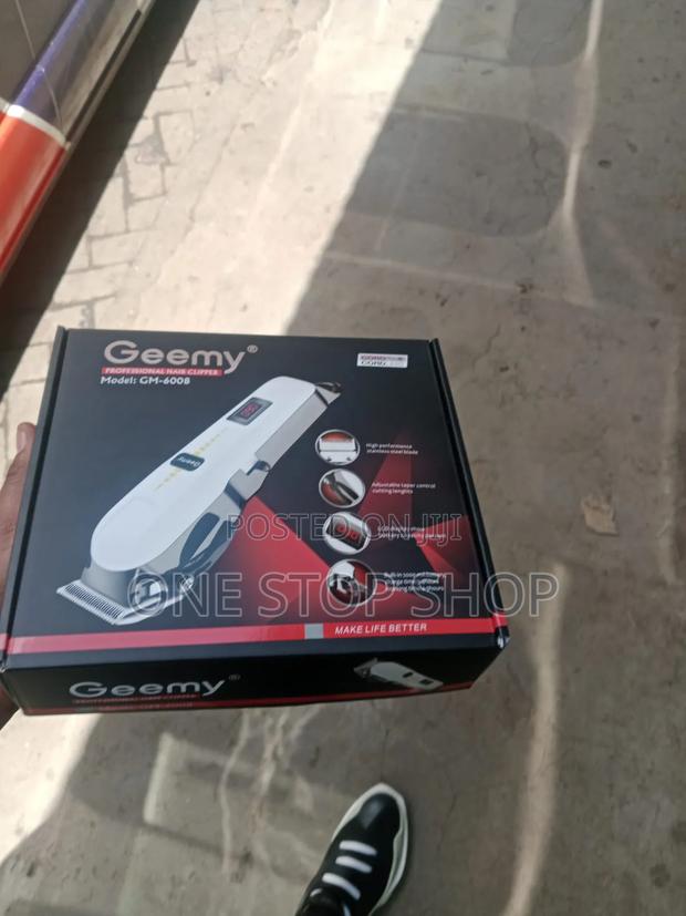 Cordless Usage Electric Shaver With Adjustable Cutting Lengths - thumbnail 2