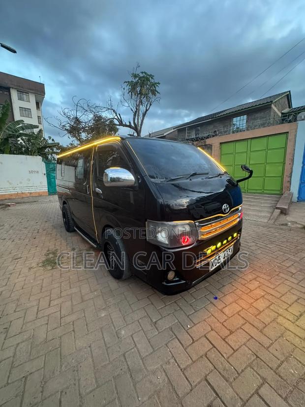 Toyota HiAce 2014 Black