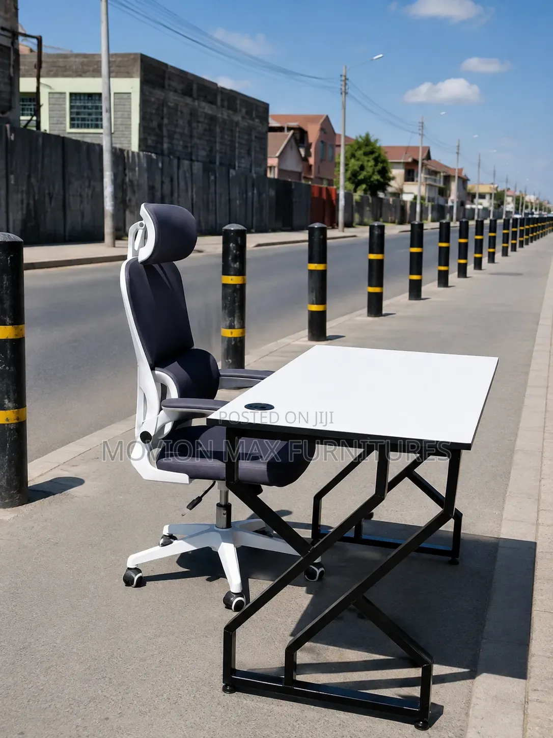 Metallic Office Table Ergonomic Design Chair
