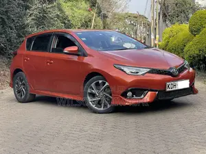 Toyota Auris 2016 Orange