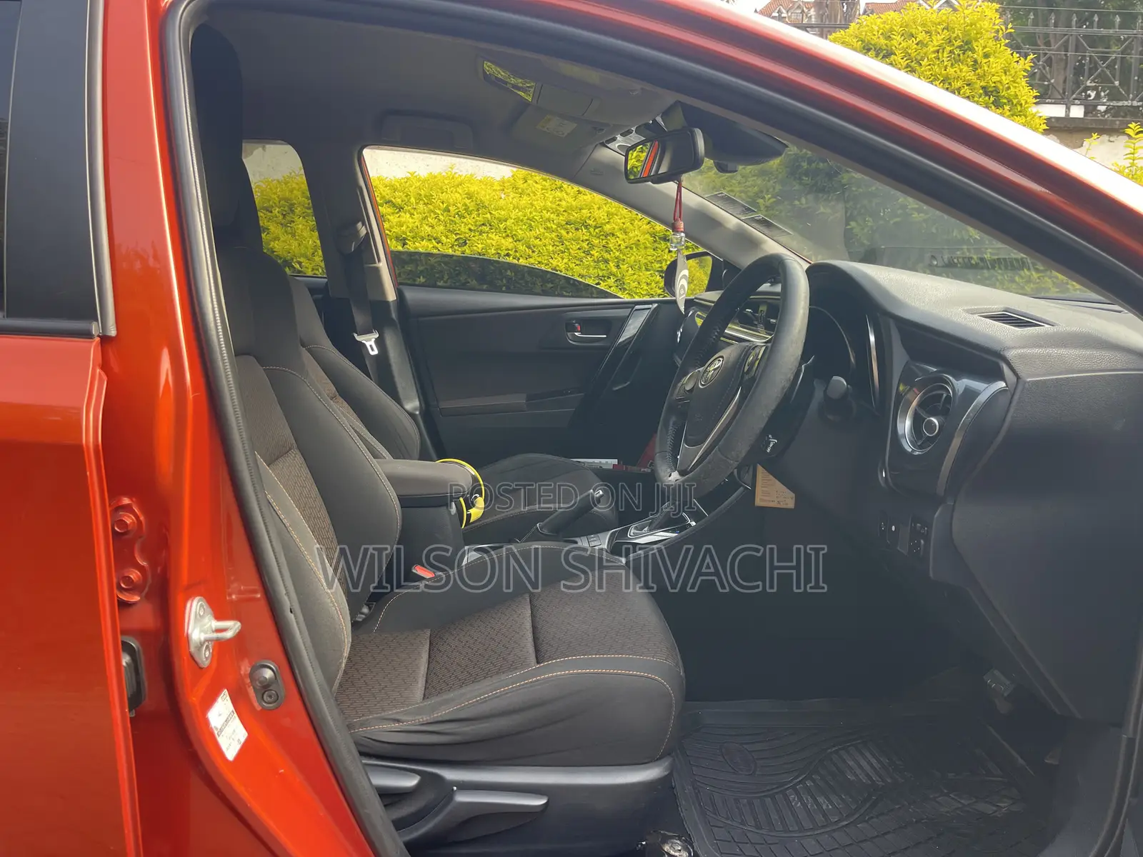 Toyota Auris 2016 Orange