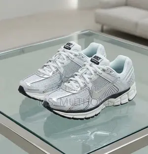 Nike Photon Dust/Metallic Silver" Vomero Size 40-45