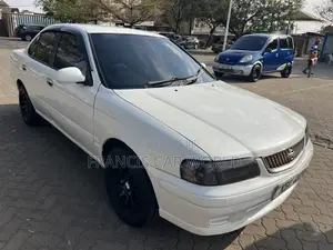 Nissan FB15 2005 Off white