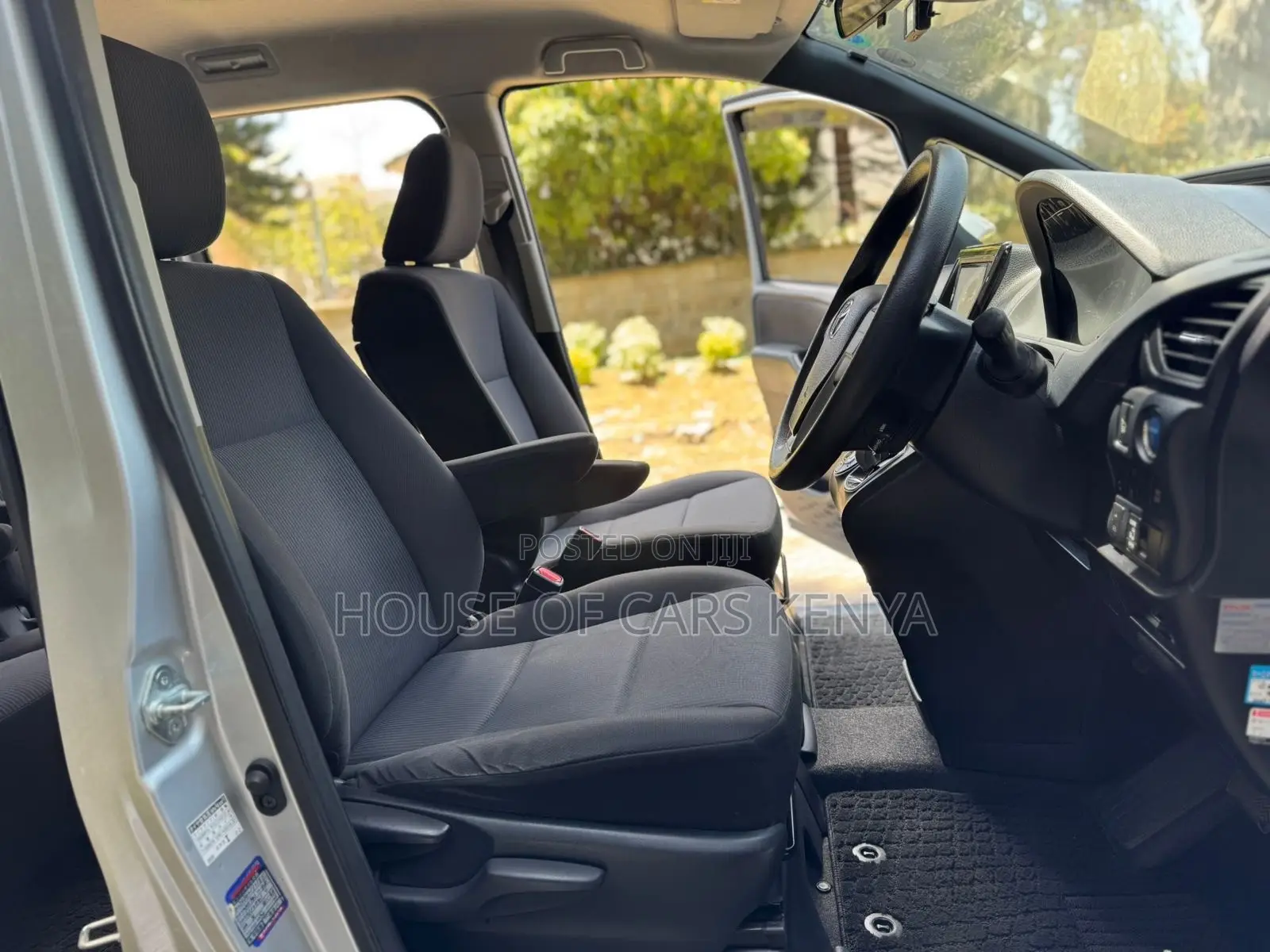 Toyota Noah 2019 Silver