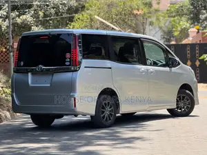 Toyota Noah 2019 Silver
