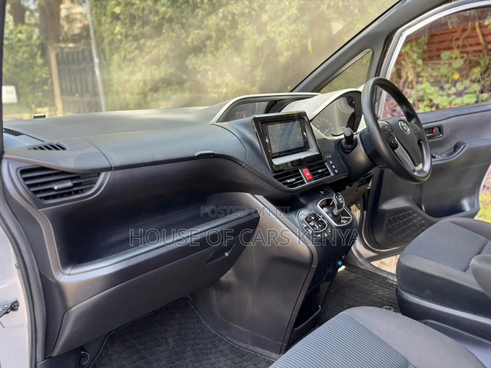 Toyota Noah 2019 Silver