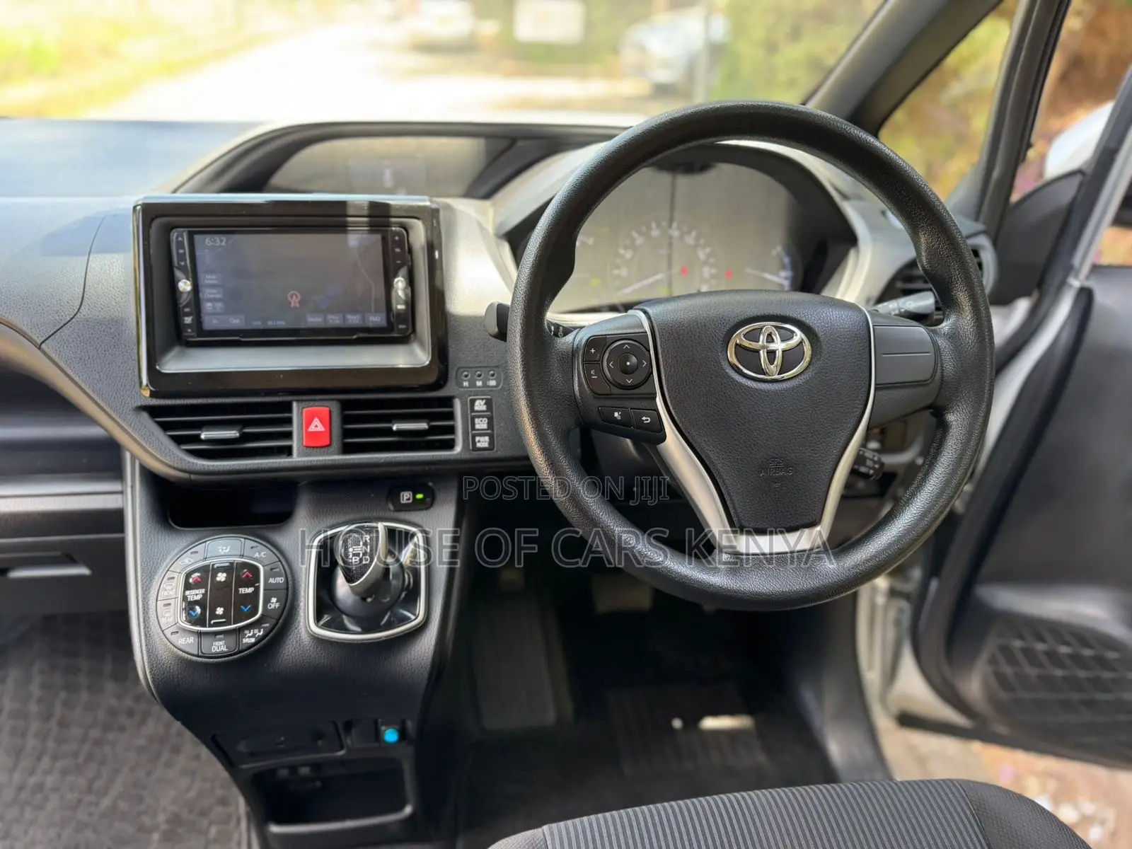 Toyota Noah 2019 Silver