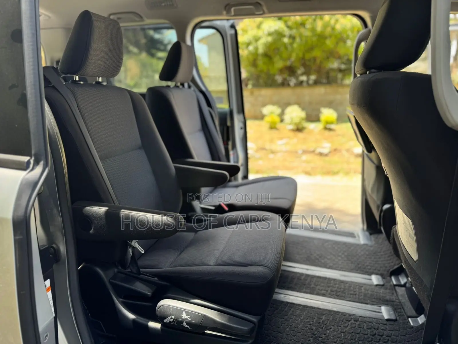 Toyota Noah 2019 Silver