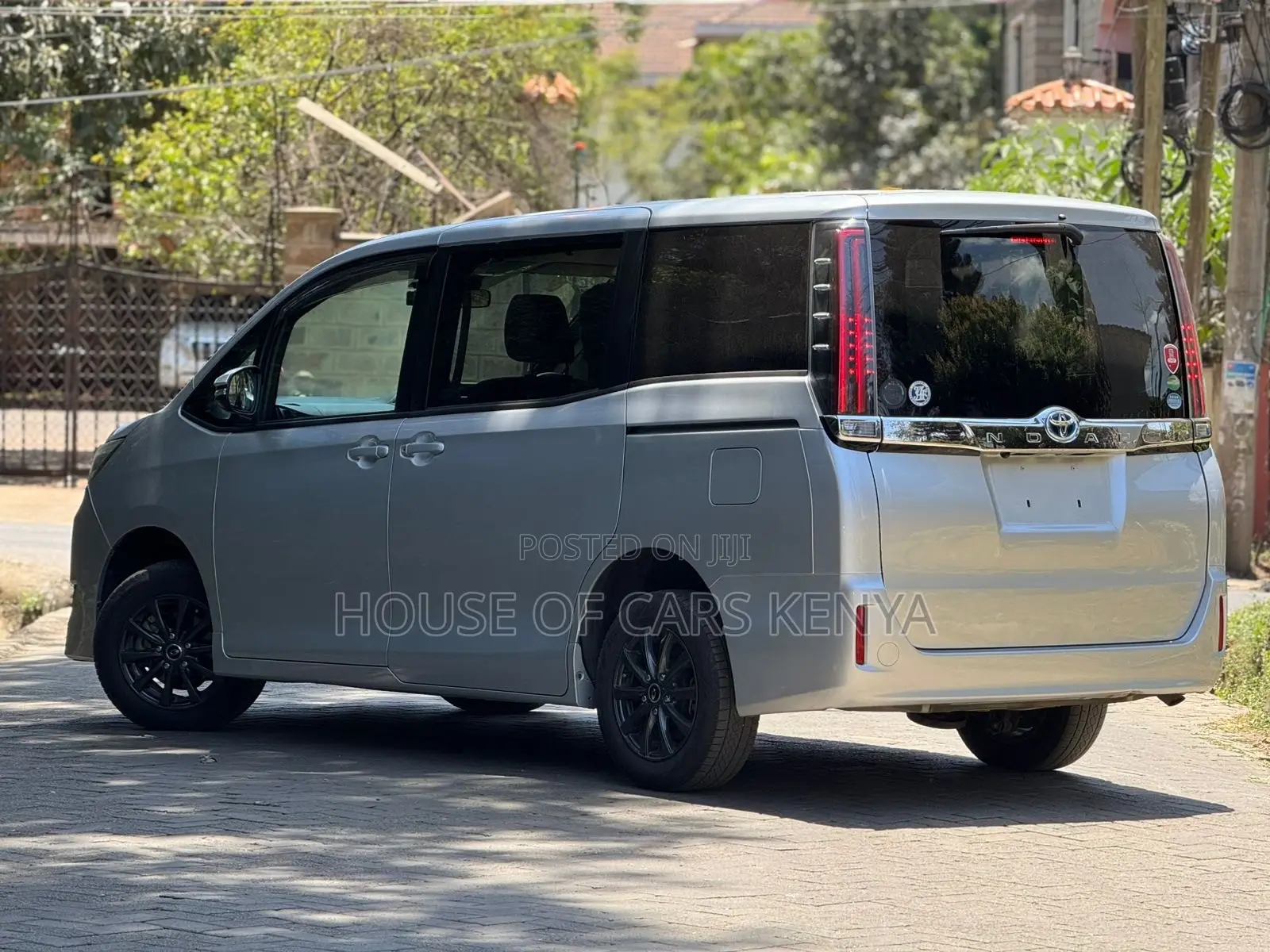 Toyota Noah 2019 Silver