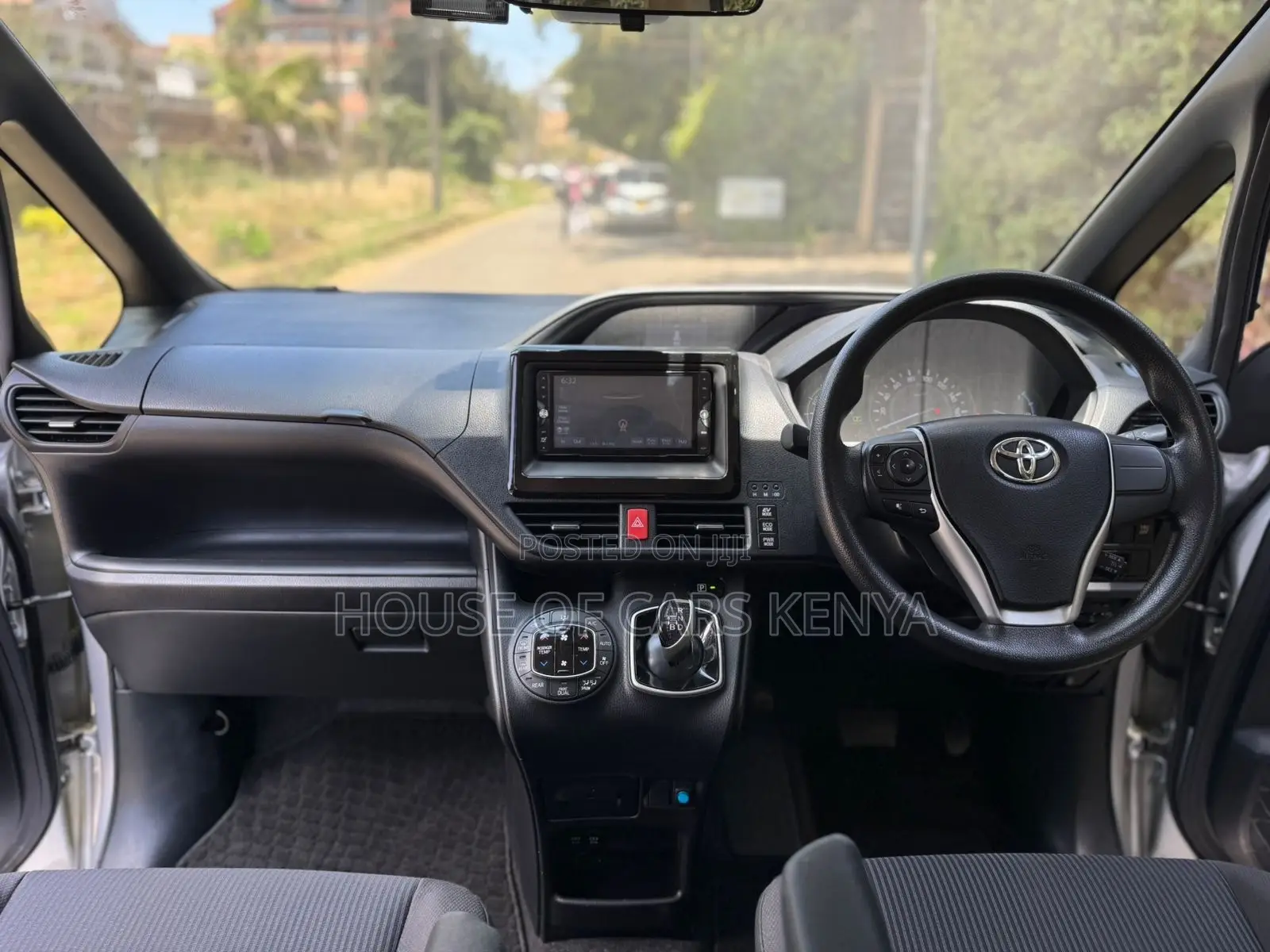 Toyota Noah 2019 Silver