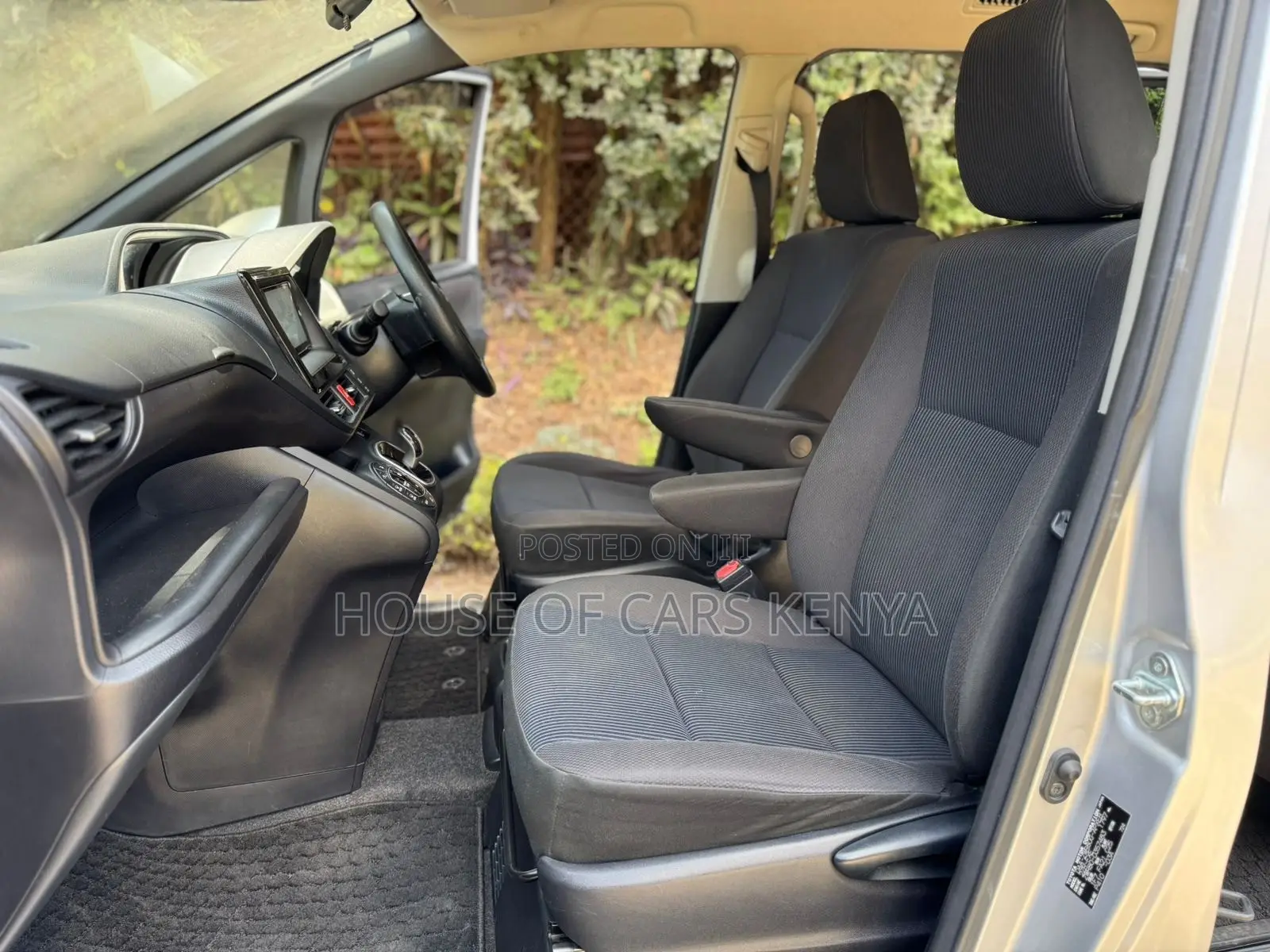 Toyota Noah 2019 Silver