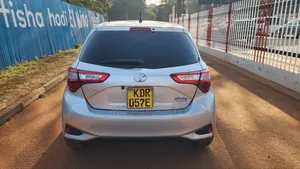 Toyota Vitz 1.3 FWD 5dr 2018 Silver
