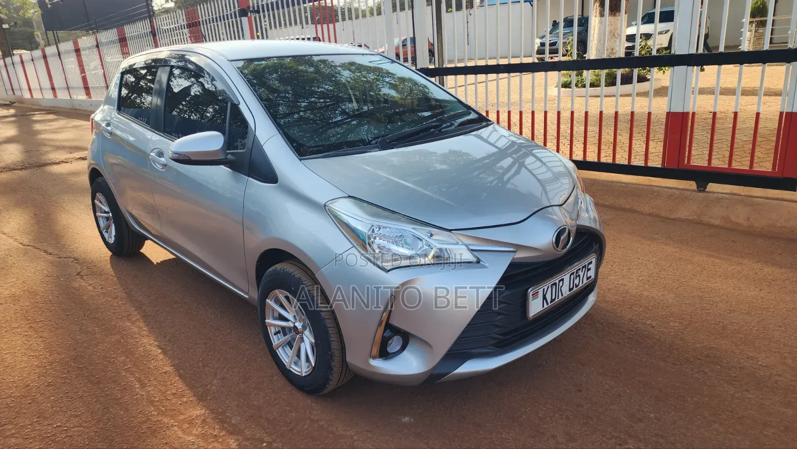 Toyota Vitz 1.3 FWD 5dr 2018 Silver