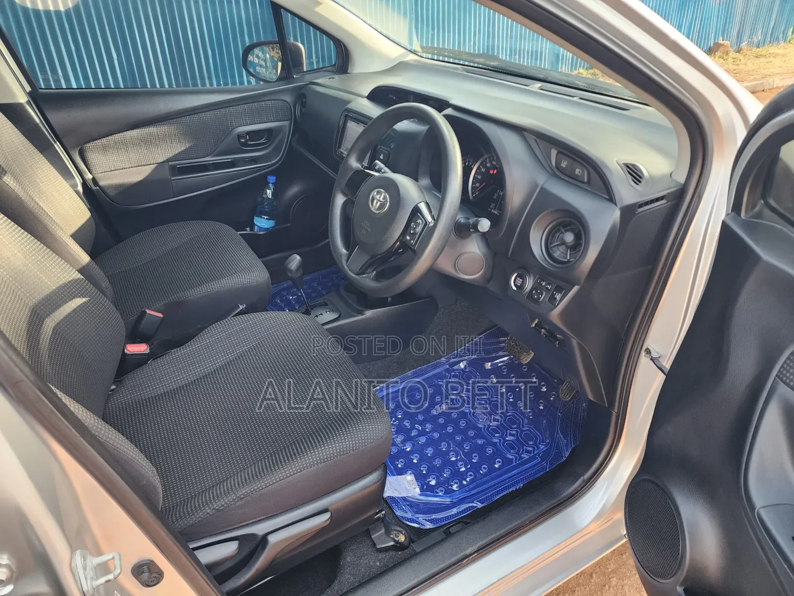 Toyota Vitz 1.3 FWD 5dr 2018 Silver