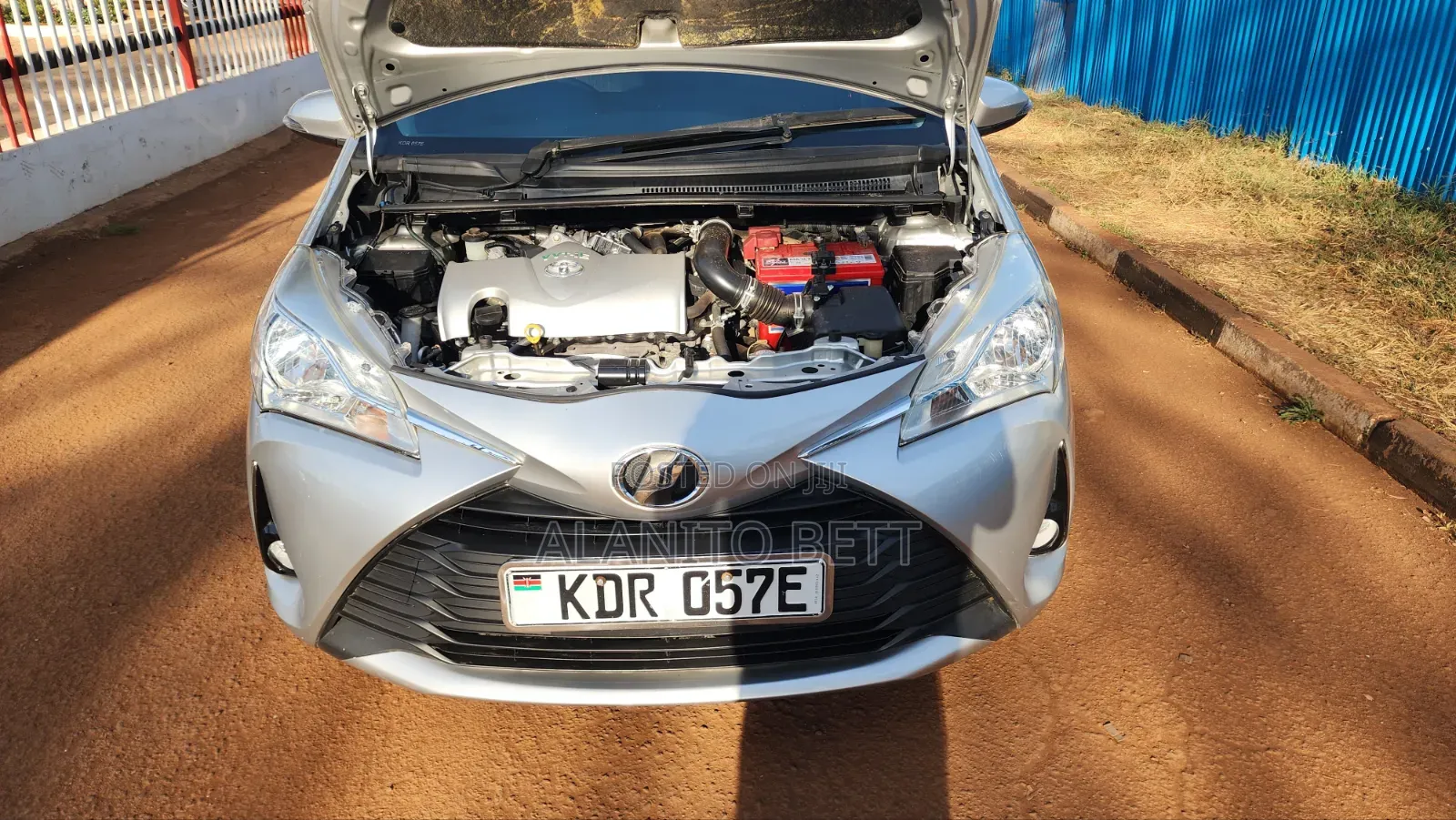 Toyota Vitz 1.3 FWD 5dr 2018 Silver