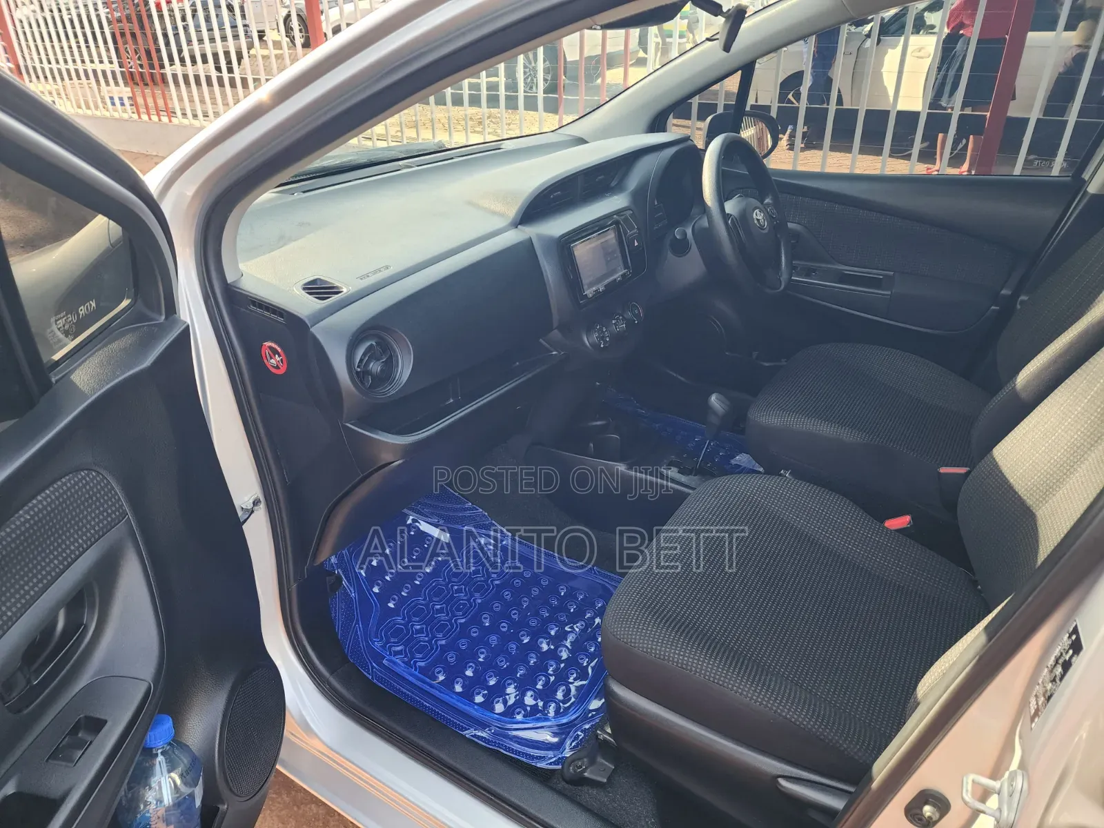 Toyota Vitz 1.3 FWD 5dr 2018 Silver