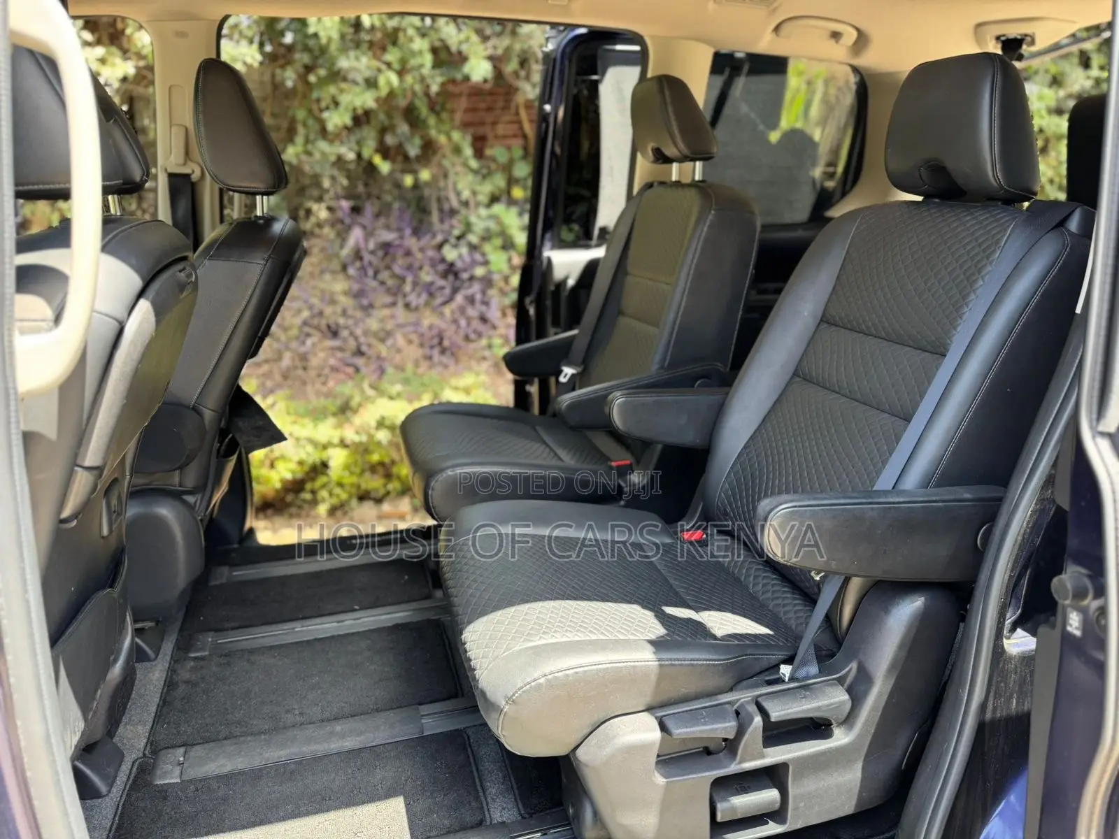 Nissan Serena 2019 Blue