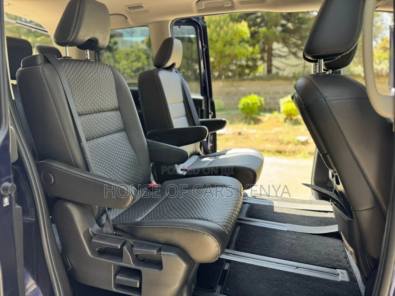 Nissan Serena 2019 Blue