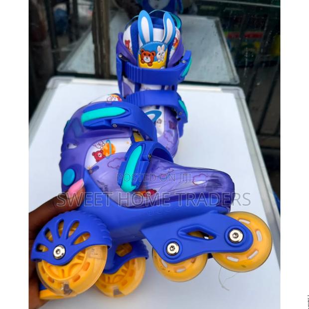 *Adjustable Roller-Skating Shoes