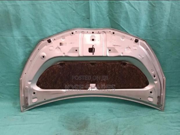 Vitz 2013 Bonnet - main view