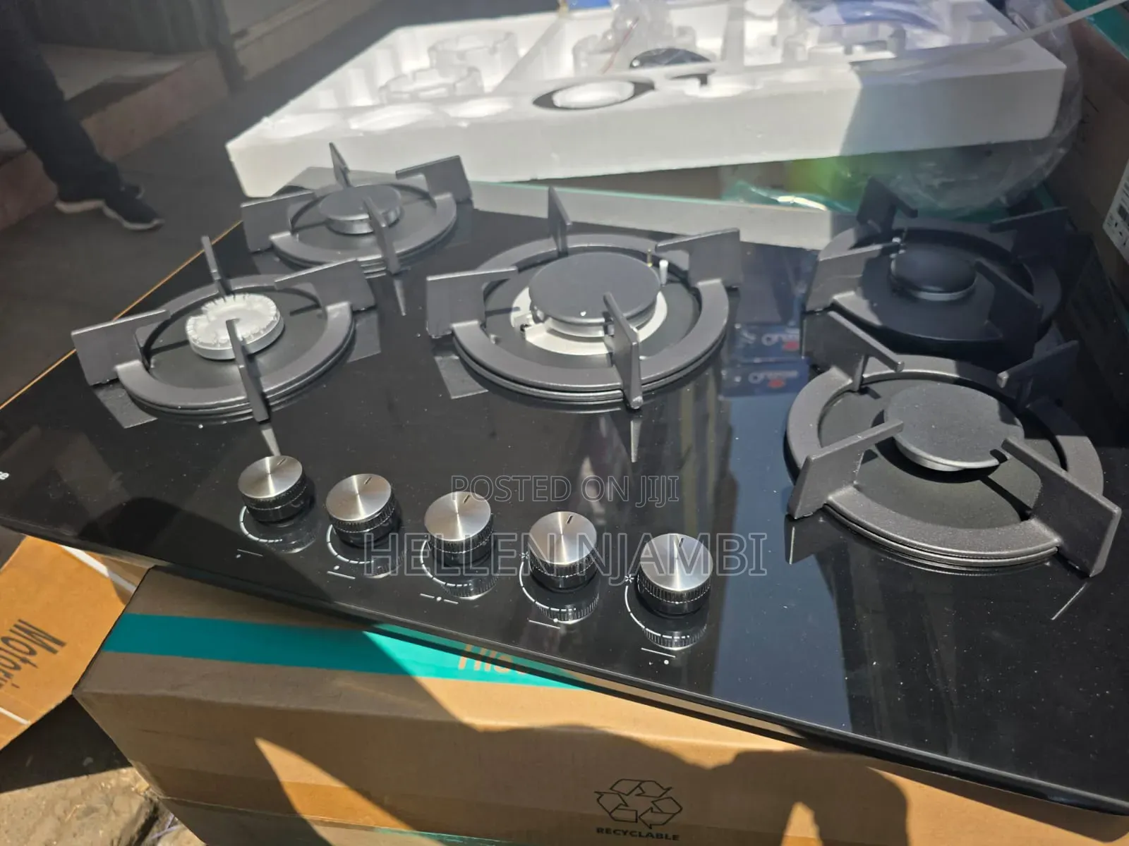 Hisense HGH751BG01 76cm Built-in Gas Hob – Black Glass
