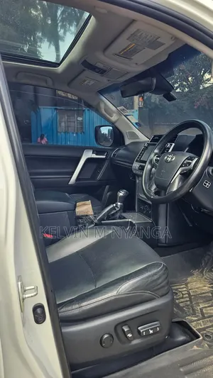 Toyota Land Cruiser 2018 White