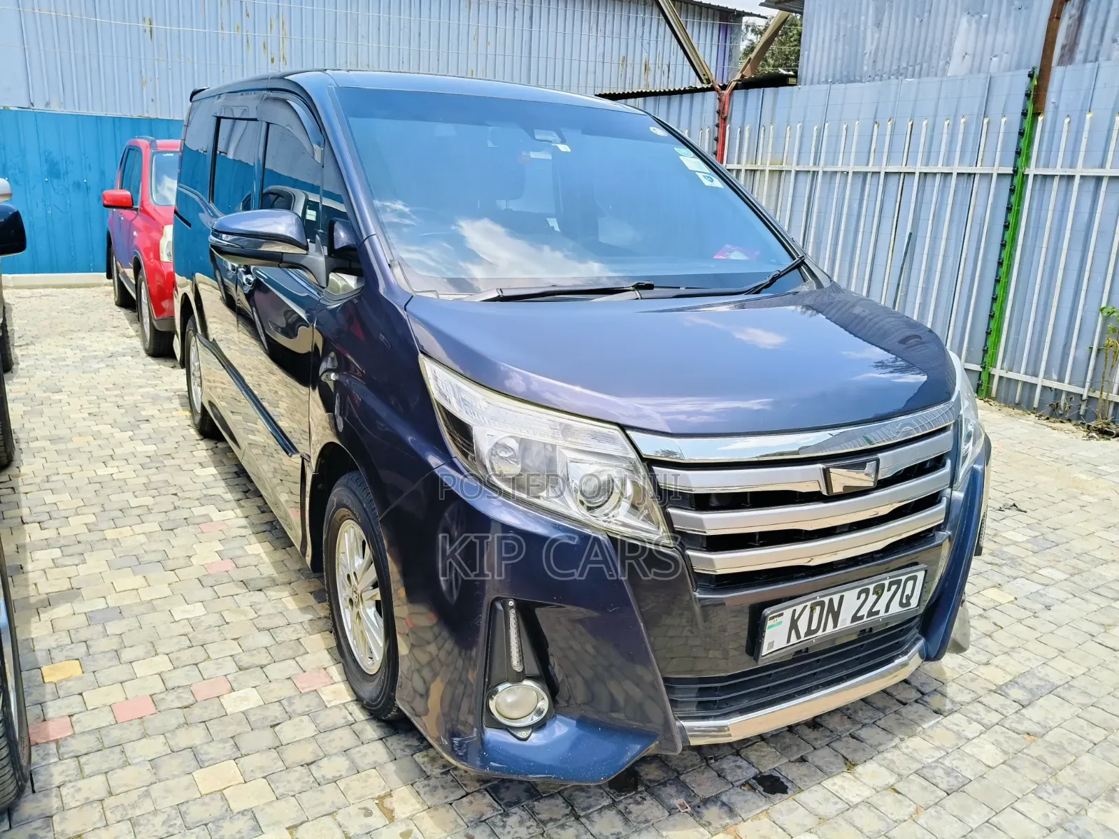 Toyota Noah 2.0 FWD (8 Seater) 2016 Blue