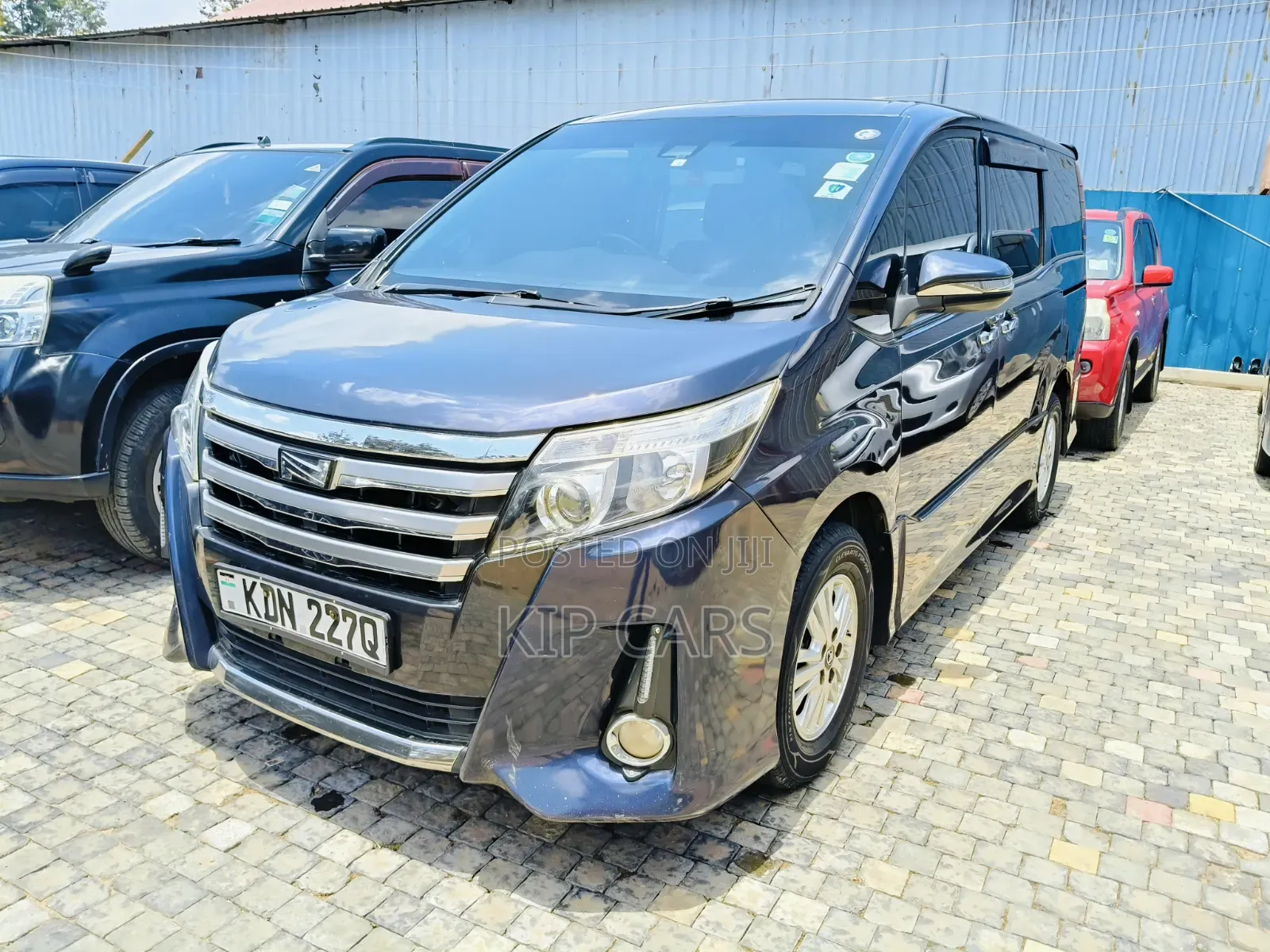 Toyota Noah 2.0 FWD (8 Seater) 2016 Blue