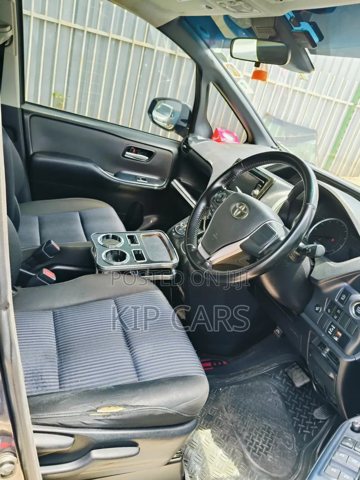 Toyota Noah 2.0 FWD (8 Seater) 2016 Blue