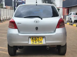 Toyota Vitz 2005 Silver