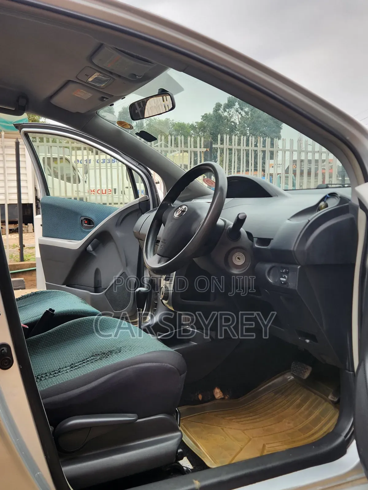 Toyota Vitz 2005 Silver