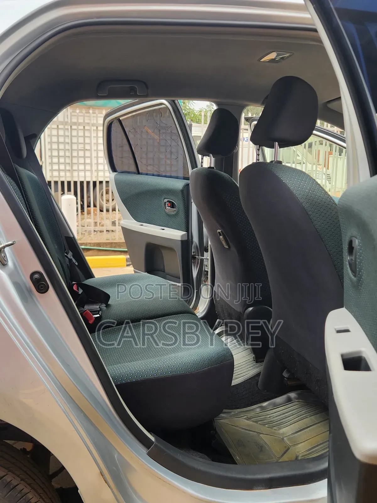 Toyota Vitz 2005 Silver