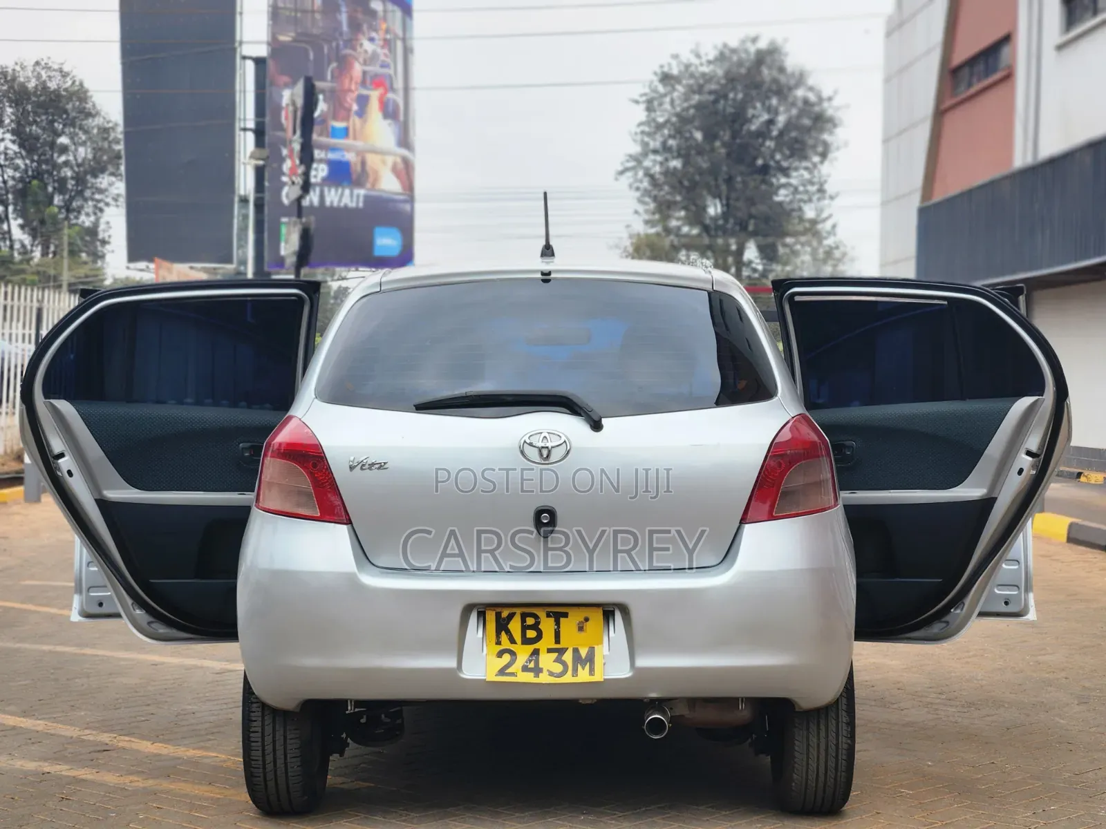 Toyota Vitz 2005 Silver