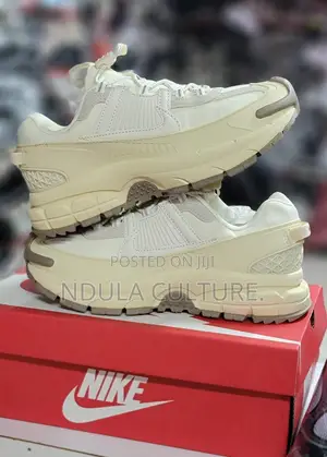 Nike Zoom Vomero Roam Sneakers