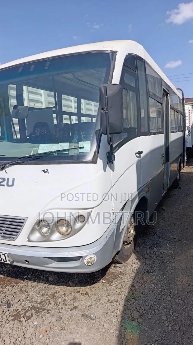 Isuzu NQR 2015 White - thumbnail 3