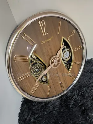 Elegant Compas Wall Clock – Wooden Design With Visible Gears