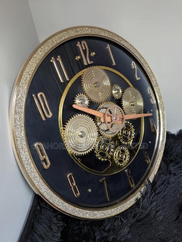 Elegant Luxury Wall Clock – Gold & Silver Gear Design