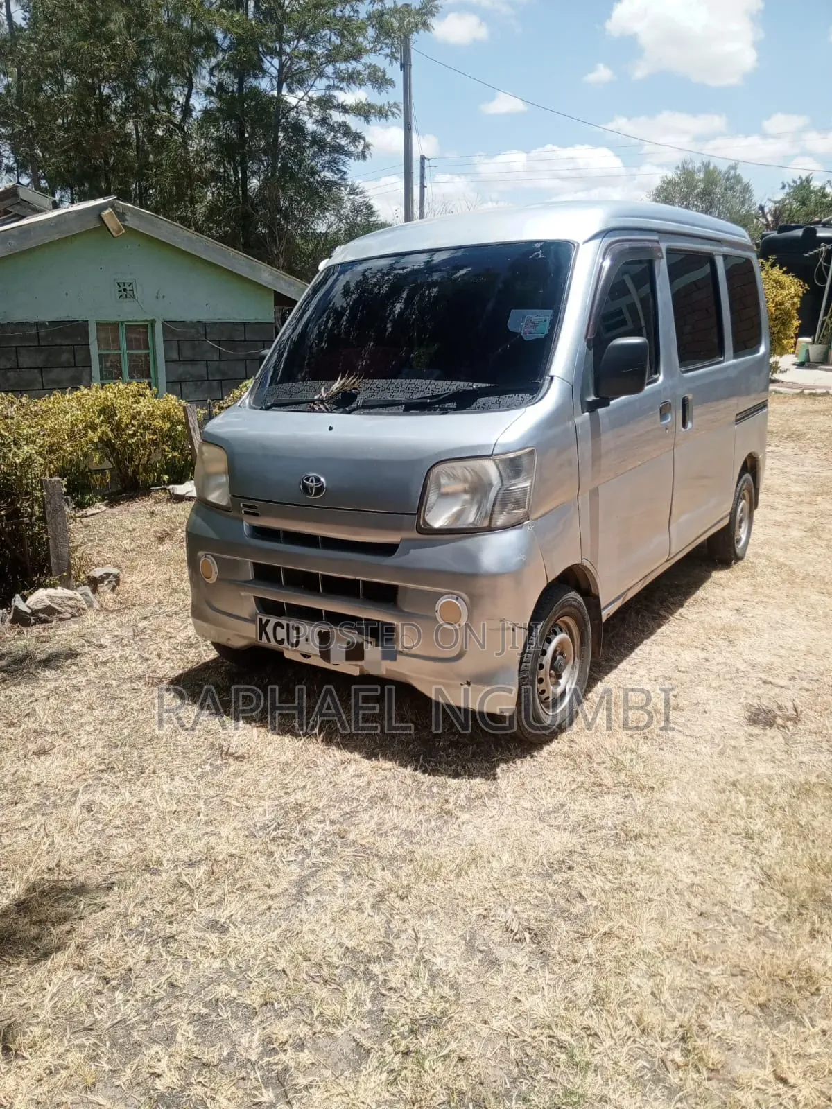 Toyota Pixis 2012 Silver