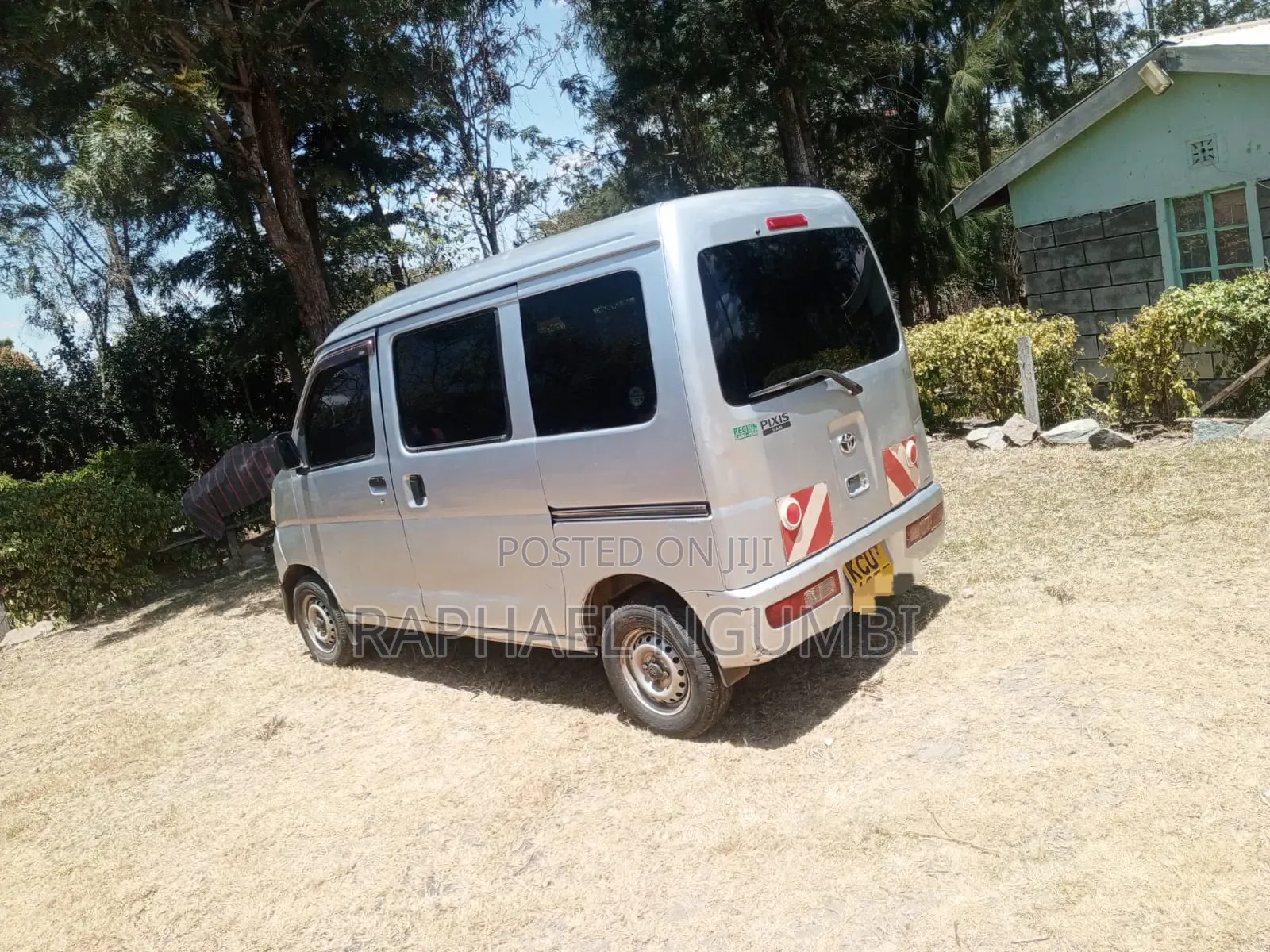 Toyota Pixis 2012 Silver