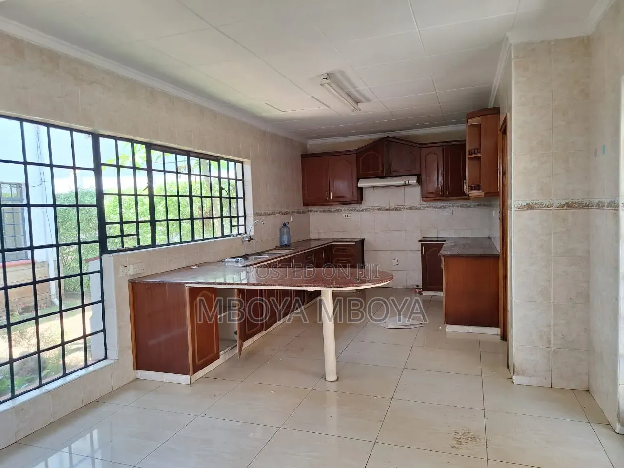 4bdrm Townhouse / Terrace in Spring Valley for rent
