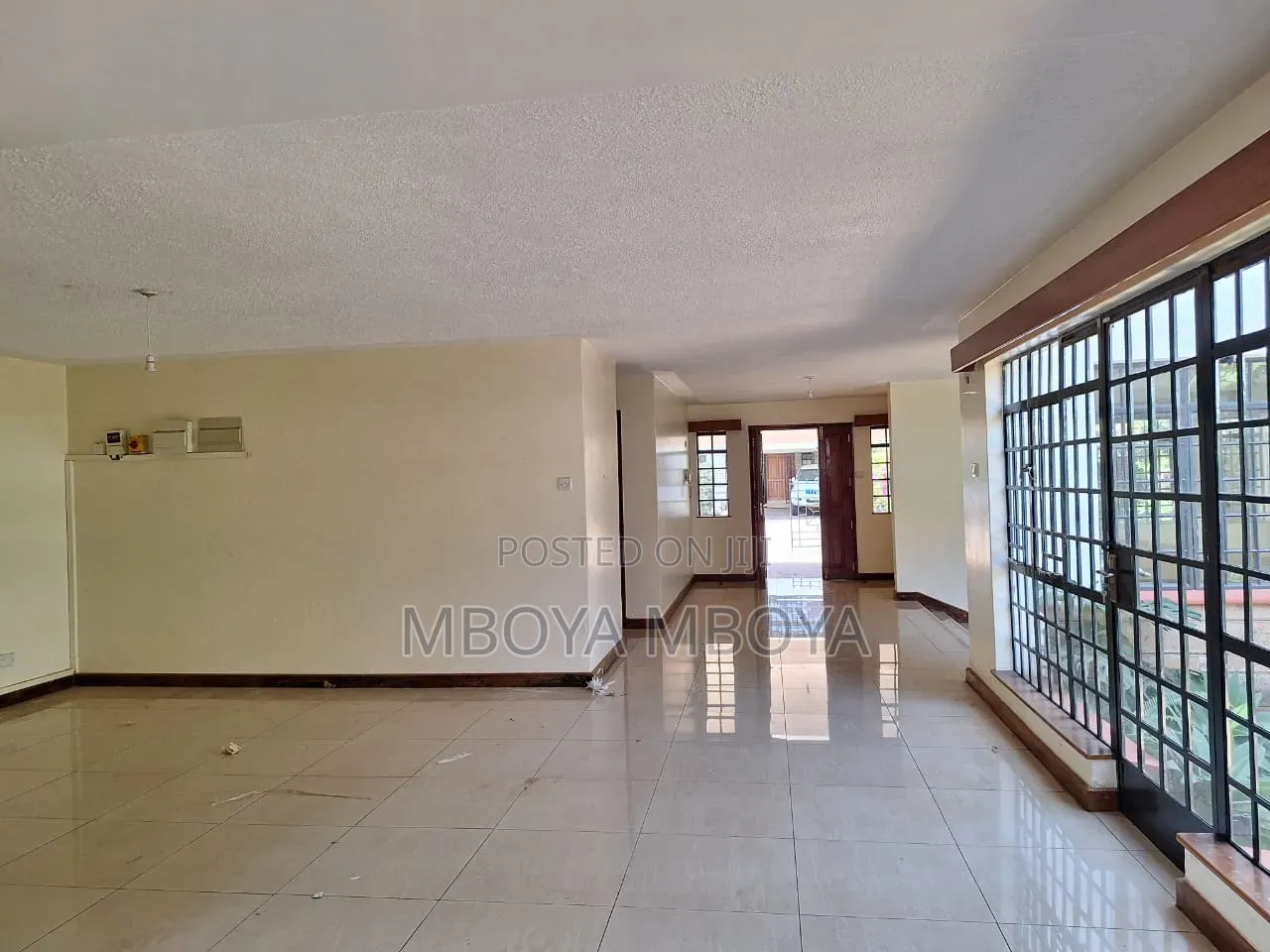4bdrm Townhouse / Terrace in Spring Valley for rent
