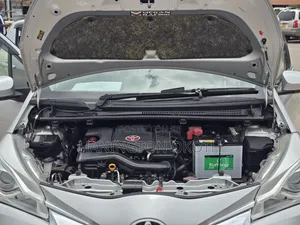 Toyota Vitz 1.0 FWD 5dr 2019 Silver
