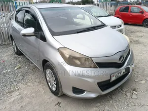 Toyota Vitz 2013 Silver
