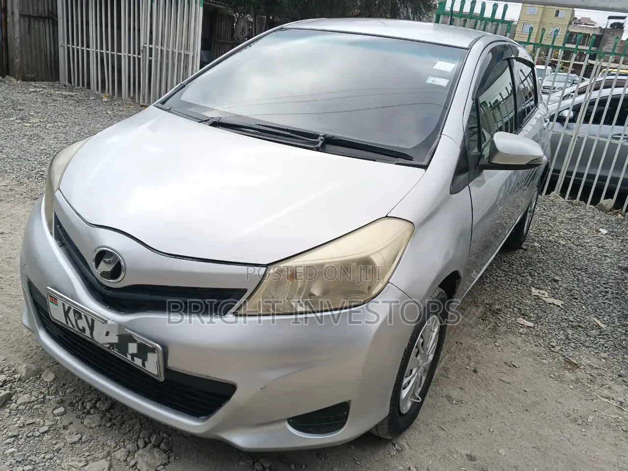 Toyota Vitz 2013 Silver