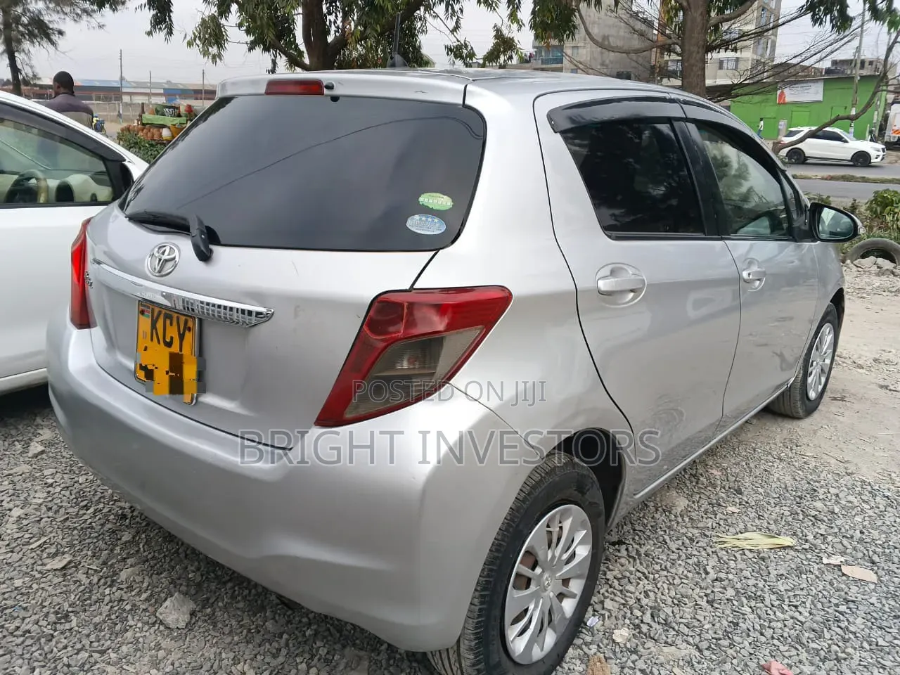Toyota Vitz 2013 Silver
