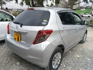 Toyota Vitz 2013 Silver