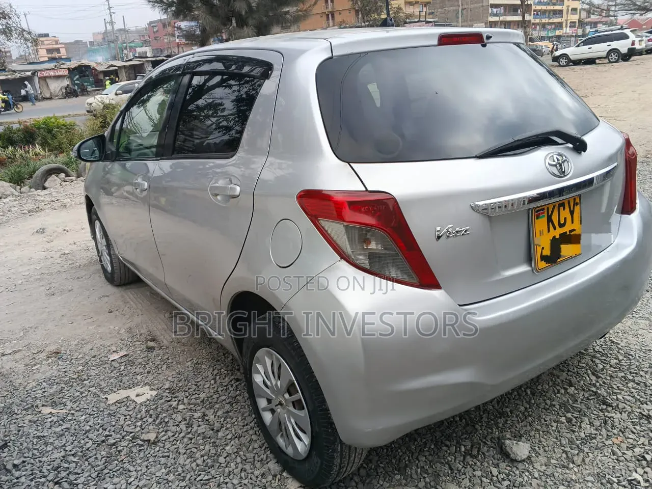 Toyota Vitz 2013 Silver