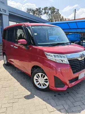 Toyota Roomy 2018 Red