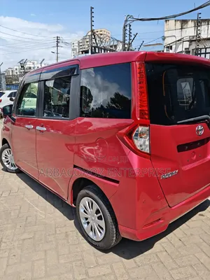 Toyota Roomy 2018 Red